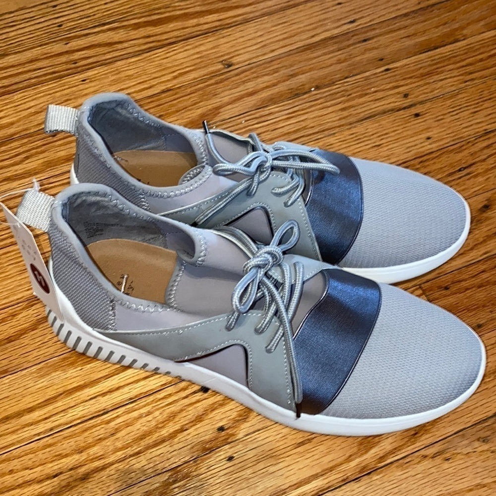 A new day size 11 silver sneakers nwt